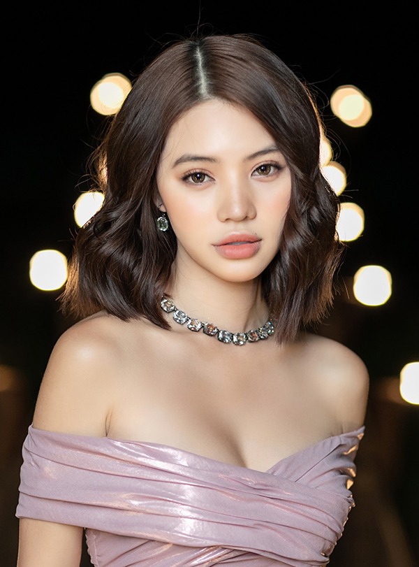 Hoa hậu Jolie Nguyễn tái xuất sau 1 năm biệt tích, khoe vẻ đẹp nức nở khó cưỡng 1