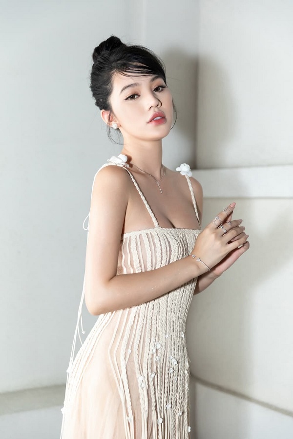 Hoa hậu Jolie Nguyễn tái xuất sau 1 năm biệt tích, khoe vẻ đẹp nức nở khó cưỡng 7