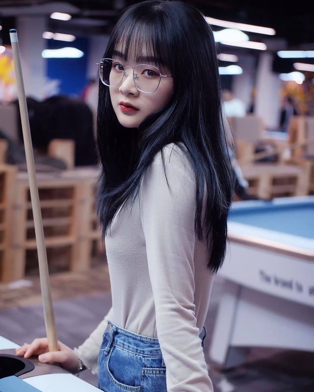 Hot girl trường Luật được phong 'thánh nữ bida', nổi 3 đêm hút 3 triệu người theo dõi 6 Hot girl trường Luật được phong 'thánh nữ bida', nổi 3 đêm hút 3 triệu người theo dõi 6