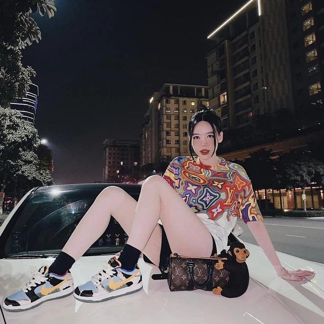 Khi người giàu đãng trí: Quên túi Dior gần 100 triệu từ hôm trước tới hôm sau mới nhớ 5 Khi người giàu đãng trí: Quên túi Dior gần 100 triệu từ hôm trước tới hôm sau mới nhớ 5