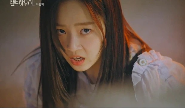 Penthouse 2 - Cuộc chiến thượng lưu Tập cuối: Logan Lee chết thảm, người tình Na Ae Kyo trở mặt phút cuối 6 Penthouse 2 - Cuộc chiến thượng lưu Tập cuối: Logan Lee chết thảm, người tình Na Ae Kyo trở mặt phút cuối 6