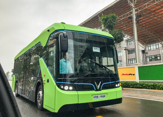 Tin xe hot nhất 3/4: VinBus đầu tiên chạy được khen hết lời, Mercedes giới thiệu nước hoa mùi 'tri thức' 4 Tin xe hot nhất 3/4: VinBus đầu tiên chạy được khen hết lời, Mercedes giới thiệu nước hoa mùi 'tri thức' 4