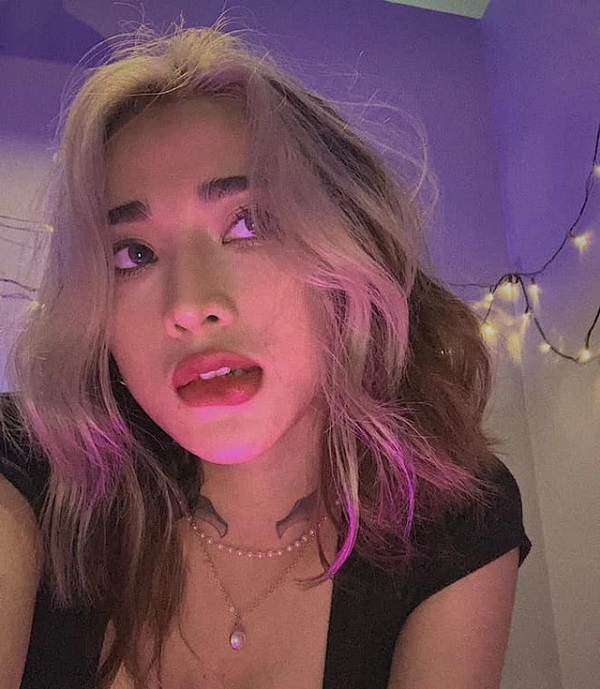 Hot girl streamer đua nhau câu like bằng thử thách khắc tên fan bằng son lên người 4 Hot girl streamer đua nhau câu like bằng thử thách khắc tên fan bằng son lên người 4