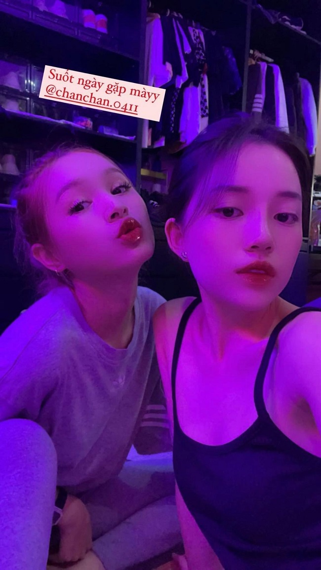 Khi Linh Ngọc Đàm bí mật hẹn hò Xoài Non, chỉ 1 bức hình nhưng toát ra toàn 'vitamin xinh' 1 Khi Linh Ngọc Đàm bí mật hẹn hò Xoài Non, chỉ 1 bức hình nhưng toát ra toàn 'vitamin xinh' 1