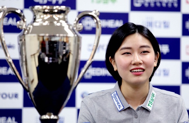Xiêu lòng trước vẻ đẹp tựa búp bê của nữ cơ thủ Billiards 3 băng Lee Mi Rae 1 Xiêu lòng trước vẻ đẹp tựa búp bê của nữ cơ thủ Billiards 3 băng Lee Mi Rae 1