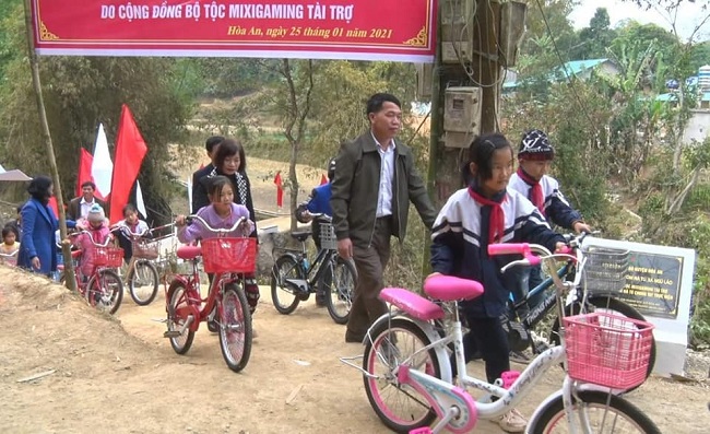 Chuyện Độ Mixi làm thiện nguyện: Từ lời mỉa mai đến dấu chân của người tiên phong 6 Chuyện Độ Mixi làm thiện nguyện: Từ lời mỉa mai đến dấu chân của người tiên phong 6