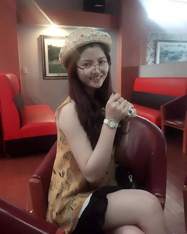 Bị netizen săm soi nhan sắc, bạn gái tin đồn của Quang Hải tìm bình yên nơi cửa Phật 5 Bị netizen săm soi nhan sắc, bạn gái tin đồn của Quang Hải tìm bình yên nơi cửa Phật 5
