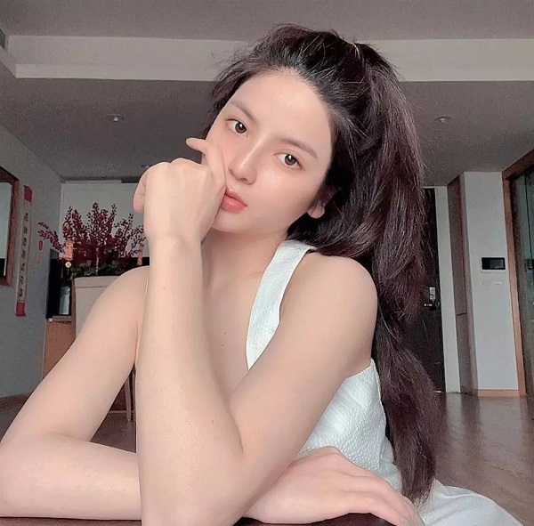 Bị netizen săm soi nhan sắc, bạn gái tin đồn của Quang Hải tìm bình yên nơi cửa Phật 2 Bị netizen săm soi nhan sắc, bạn gái tin đồn của Quang Hải tìm bình yên nơi cửa Phật 2