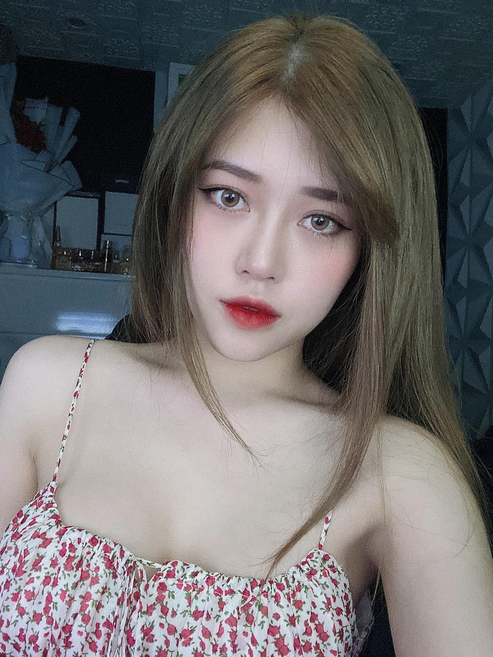 Thủy Tiên đăng ảnh 'kín cổng cao tường' than mệt mỏi, còn đâu 'thánh nữ áo hai dây' 2 Thủy Tiên đăng ảnh 'kín cổng cao tường' than mệt mỏi, còn đâu 'thánh nữ áo hai dây' 2