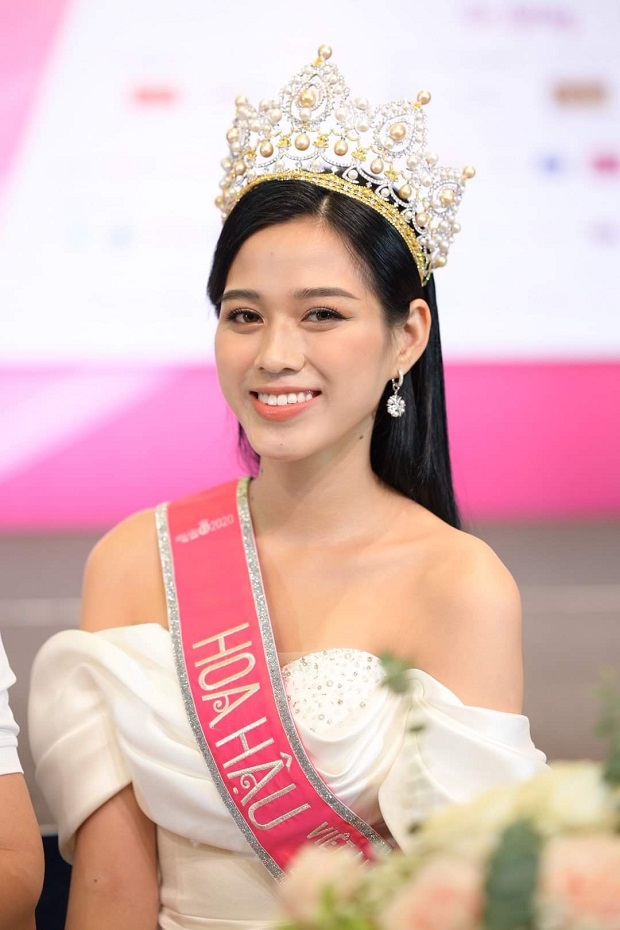 Đỗ Thị Hà có màn đáp trả đi vào lòng người khi bị réo gọi là 'hoa hậu quê mùa' 1 Đỗ Thị Hà có màn đáp trả đi vào lòng người khi bị réo gọi là 'hoa hậu quê mùa' 1
