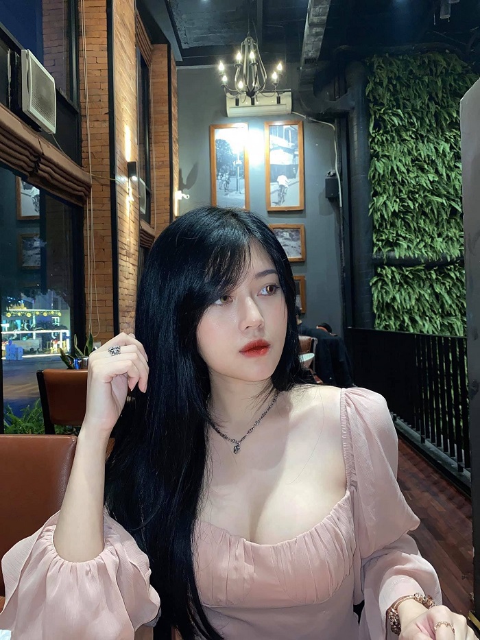 'Thánh nữ áo hai dây' Thủy Tiên khóc lóc báo tin buồn hậu bị chào bán ảnh riêng tư 1 'Thánh nữ áo hai dây' Thủy Tiên khóc lóc báo tin buồn hậu bị chào bán ảnh riêng tư 1