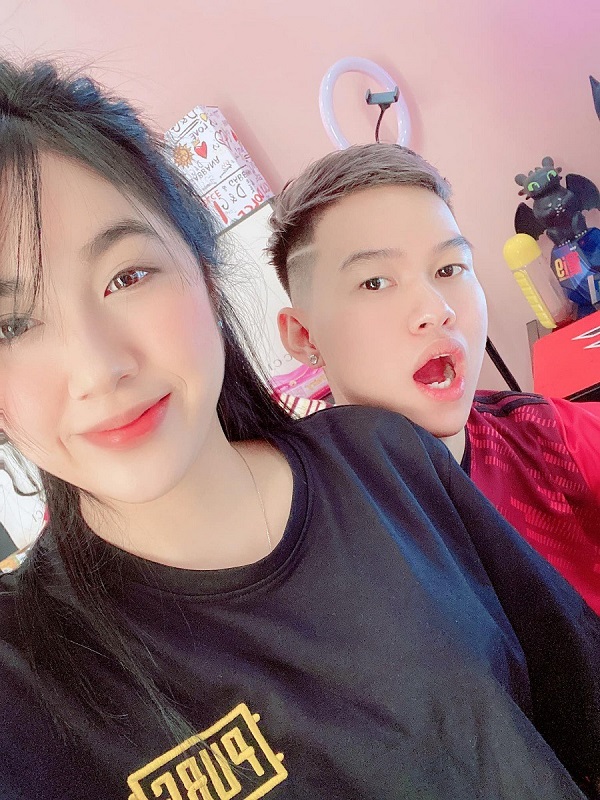 'Cứu nguy' cho người yêu, Rambo hồn nhiên để tay vào 'vùng cấm địa' của bạn gái 1 'Cứu nguy' cho người yêu, Rambo hồn nhiên để tay vào 'vùng cấm địa' của bạn gái 1