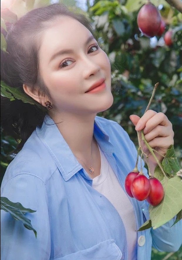 Người chơi hệ kim cương như Lý Nhã Kỳ cũng có lúc đầu bù tóc rối, chân đi dép tổ ong thế này 6 Người chơi hệ kim cương như Lý Nhã Kỳ cũng có lúc đầu bù tóc rối, chân đi dép tổ ong thế này 6