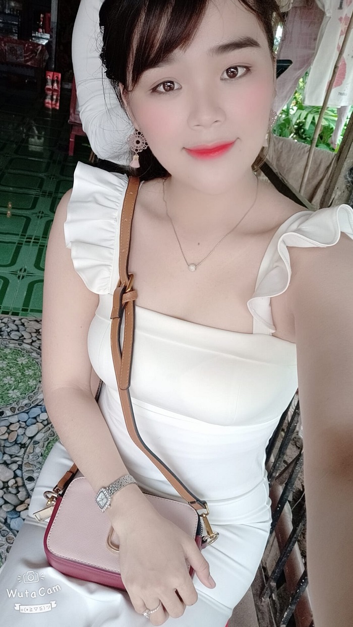 Cô gái Ngô Kiến Huy nâng đỡ bị chụp lén, nhan sắc khác xa ảnh mạng 2 Cô gái Ngô Kiến Huy nâng đỡ bị chụp lén, nhan sắc khác xa ảnh mạng 2