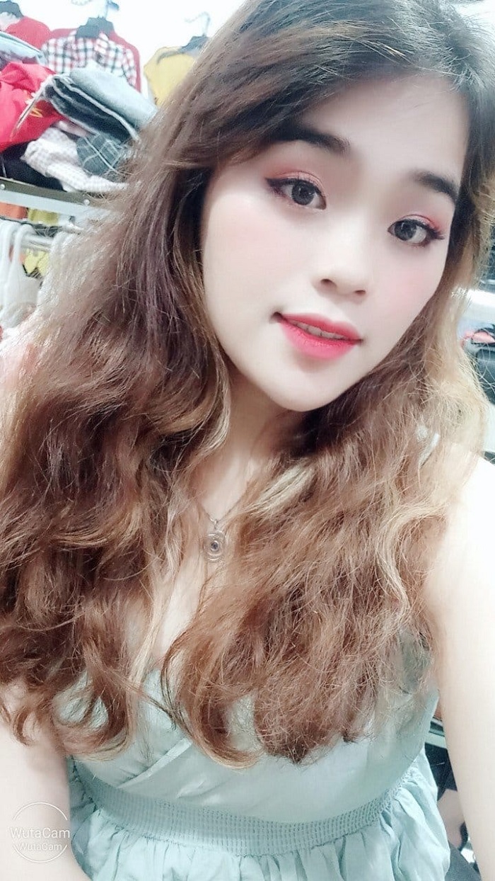 Cô gái Ngô Kiến Huy nâng đỡ bị chụp lén, nhan sắc khác xa ảnh mạng 3 Cô gái Ngô Kiến Huy nâng đỡ bị chụp lén, nhan sắc khác xa ảnh mạng 3
