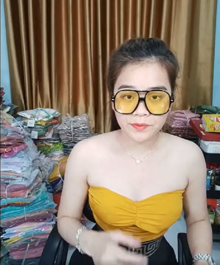 Cô gái Ngô Kiến Huy nâng đỡ bị chụp lén, nhan sắc khác xa ảnh mạng 4 Cô gái Ngô Kiến Huy nâng đỡ bị chụp lén, nhan sắc khác xa ảnh mạng 4