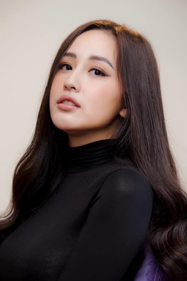 Mai Phương Thúy chụp ảnh cùng fan vô tình phơi bày diện mạo khác xa ảnh tự đăng 4 Mai Phương Thúy chụp ảnh cùng fan vô tình phơi bày diện mạo khác xa ảnh tự đăng 4