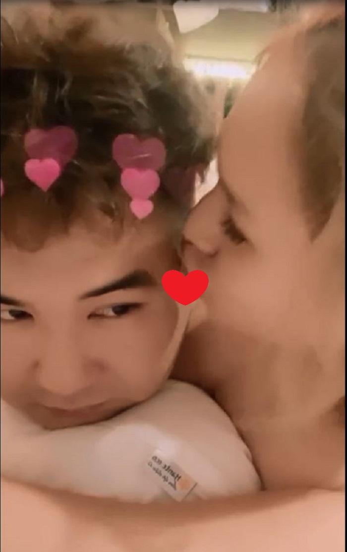 Xoài Non liên tục thể hiện tình cảm với Xemesis trong phòng kín nhưng bị từ chối 2 Xoài Non liên tục thể hiện tình cảm với Xemesis trong phòng kín nhưng bị từ chối 2