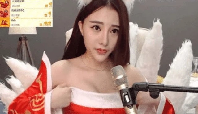 Mải thay đồ quên tắt live, nữ streamer bị fan báo cáo khóa luôn kênh 1 Mải thay đồ quên tắt live, nữ streamer bị fan báo cáo khóa luôn kênh 1