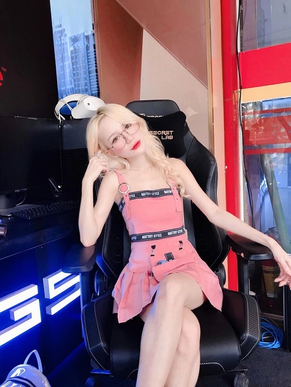 Công khai ảnh thời còn 'phèn', streamer xinh đẹp khiến fan hú hồn 4 Công khai ảnh thời còn 'phèn', streamer xinh đẹp khiến fan hú hồn 4