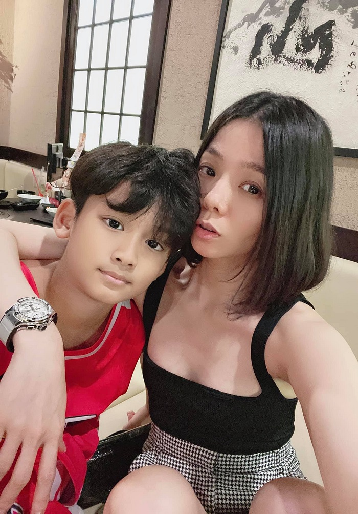 Tự tin khoe mặt mộc nhưng Lệ Quyên lại phơi bày khuyết điểm ai cũng sợ 5 Tự tin khoe mặt mộc nhưng Lệ Quyên lại phơi bày khuyết điểm ai cũng sợ 5