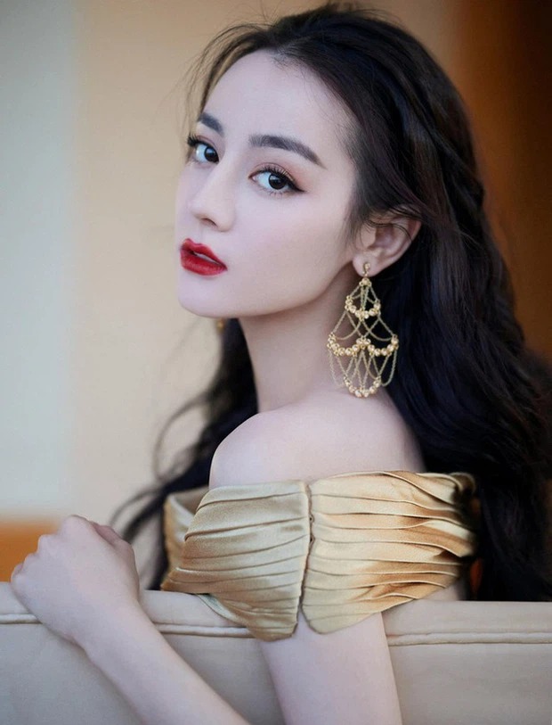 Hành trình 'dậy thì' nhan sắc của mỹ nữ Tân Cương Địch Lệ Nhiệt Ba 15 Hành trình 'dậy thì' nhan sắc của mỹ nữ Tân Cương Địch Lệ Nhiệt Ba 15