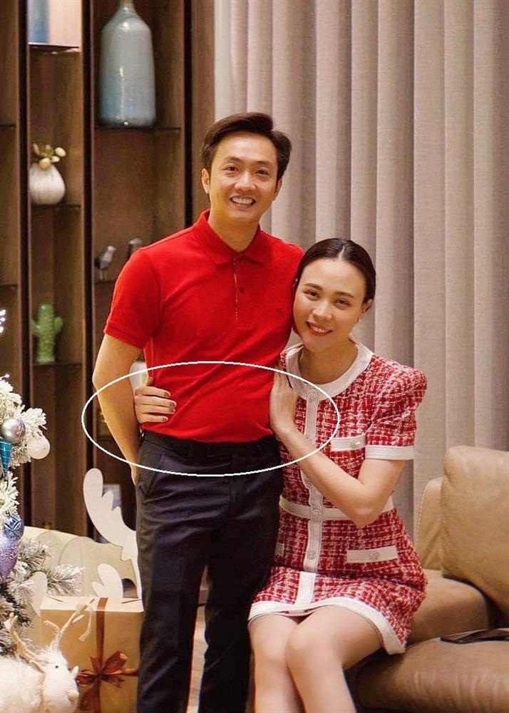 Khoe Giáng sinh của đôi vợ chồng '1 nách, 2 con', Đàm Thu Trang để lộ chi tiết 'xấu xí' của Cường Đôla 2