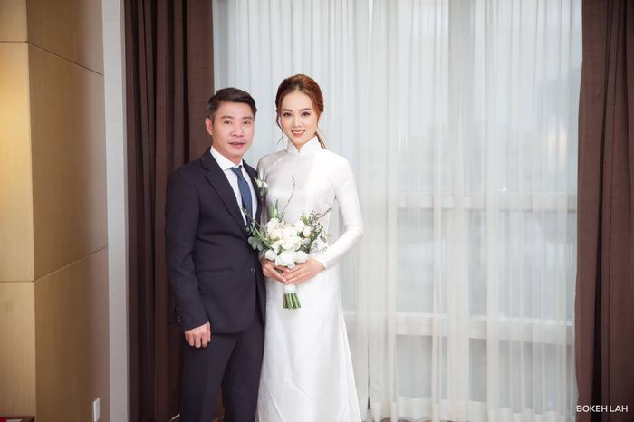 کنگ لی که به تازگی ازدواج کرده است ، همسر زیبای خود را 
