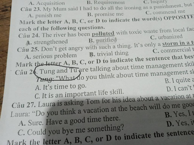 Thầy cô giáo cũng 'đu' trend 'trà xanh' khi đưa hẳn Sơn Tùng và Hải Tú lên đề thi Tiếng Anh 2