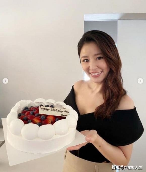 Khoe ảnh xinh đẹp hết nấc nhưng Lâm Tâm Như lại vướng nghi vấn mang thai với Hoắc Kiến Hoa bởi chi tiết lạ 1 Khoe ảnh xinh đẹp hết nấc nhưng Lâm Tâm Như lại vướng nghi vấn mang thai với Hoắc Kiến Hoa bởi chi tiết lạ 1