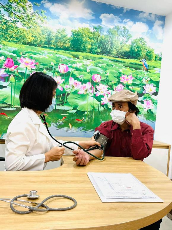 Giang Còi đã chấp nhận điều trị khối u, đáng chú ý là tinh thần lạc quan vẫn luôn hiện diện bên người nghệ sĩ 2 Giang Còi đã chấp nhận điều trị khối u, đáng chú ý là tinh thần lạc quan vẫn luôn hiện diện bên người nghệ sĩ 2