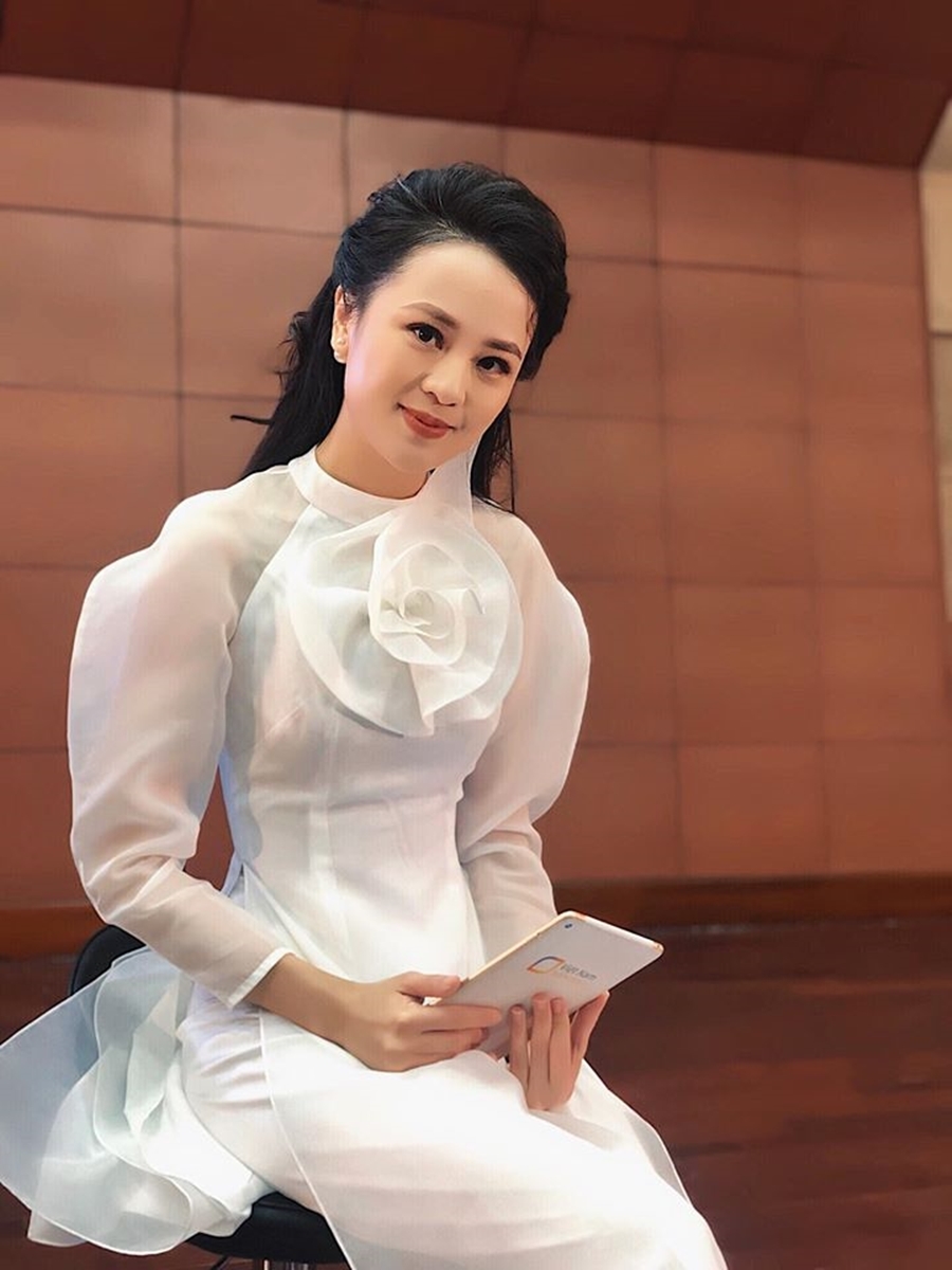 Nữ MC xinh đẹp như hotgirl vừa lên sóng chương trình Thời sự VTV là ai? 7 Nữ MC xinh đẹp như hotgirl vừa lên sóng chương trình Thời sự VTV là ai? 7