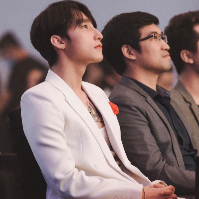 Gạt đi ồn áo tình ái với Thiều Bảo Trâm những ngày qua, Sơn Tùng gây sốt với loạt ảnh khoe visual 'cực phẩm' 6 Gạt đi ồn áo tình ái với Thiều Bảo Trâm những ngày qua, Sơn Tùng gây sốt với loạt ảnh khoe visual 'cực phẩm' 6