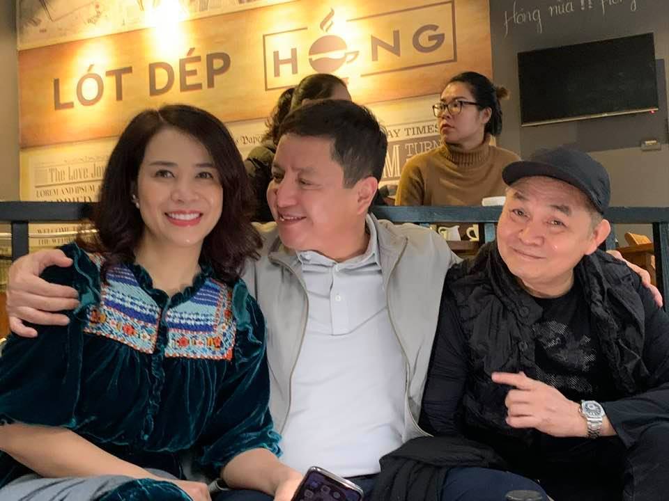 Hội ngộ cùng Xuân Hinh nhưng Chí Trung chỉ đắm đuối nhìn bạn gái kém 17 tuổi 1 Hội ngộ cùng Xuân Hinh nhưng Chí Trung chỉ đắm đuối nhìn bạn gái kém 17 tuổi 1