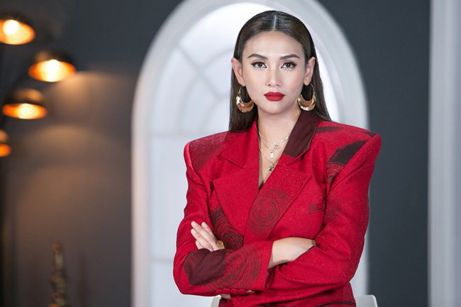 Võ Hoàng Yến tự 'dìm hàng' mình để 'cảnh tỉnh' dân tình dịp Tết Nguyên đán 3 Võ Hoàng Yến tự 'dìm hàng' mình để 'cảnh tỉnh' dân tình dịp Tết Nguyên đán 3