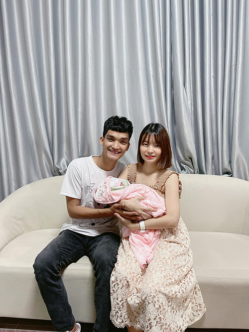 Mạc Văn Khoa phán một câu 'xanh rờn' khi chứng kiến vóc dáng 'mình hạc xương mai' hậu sinh nở của bà xã 1 Mạc Văn Khoa phán một câu 'xanh rờn' khi chứng kiến vóc dáng 'mình hạc xương mai' hậu sinh nở của bà xã 1