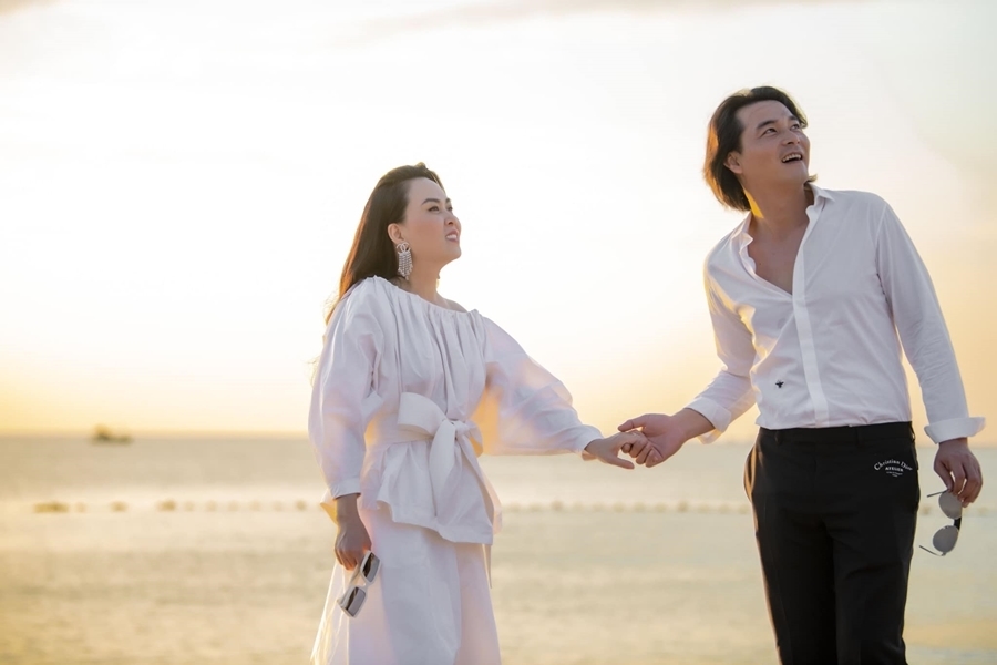 Lần đầu 'yêu nữ hàng hiệu' Phượng Chanel công khai con gái với chồng trẻ Quách Ngọc Ngoan? 3 Lần đầu 'yêu nữ hàng hiệu' Phượng Chanel công khai con gái với chồng trẻ Quách Ngọc Ngoan? 3