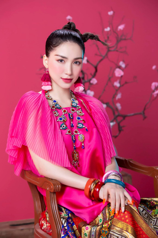 Cố hát lệch tông 'Anh ơi ở lại', Hòa Minzy đang muốn mỉa mai Chi Pu? 1 Cố hát lệch tông 'Anh ơi ở lại', Hòa Minzy đang muốn mỉa mai Chi Pu? 1