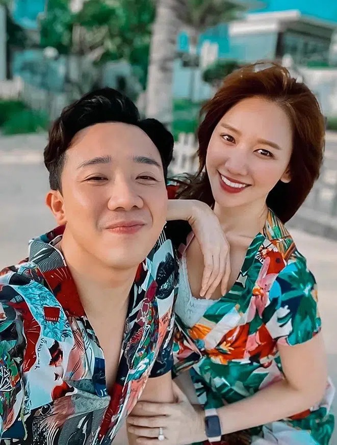 Vừa hứa tặng vợ hột xoàn, Trấn Thanh tiếp tục 'chơi lớn' khi sắm hàng hiệu đắt giá diện đôi cùng Hari Won dịp Tết 1 Vừa hứa tặng vợ hột xoàn, Trấn Thanh tiếp tục 'chơi lớn' khi sắm hàng hiệu đắt giá diện đôi cùng Hari Won dịp Tết 1