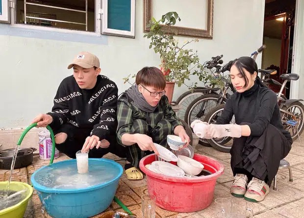 Hòa Minzy, Đức Phúc, Erik lần đầu lộ diện cùng nhau sau nghi vấn lục đục nội bộ, hãm hại nhau 3 Hòa Minzy, Đức Phúc, Erik lần đầu lộ diện cùng nhau sau nghi vấn lục đục nội bộ, hãm hại nhau 3