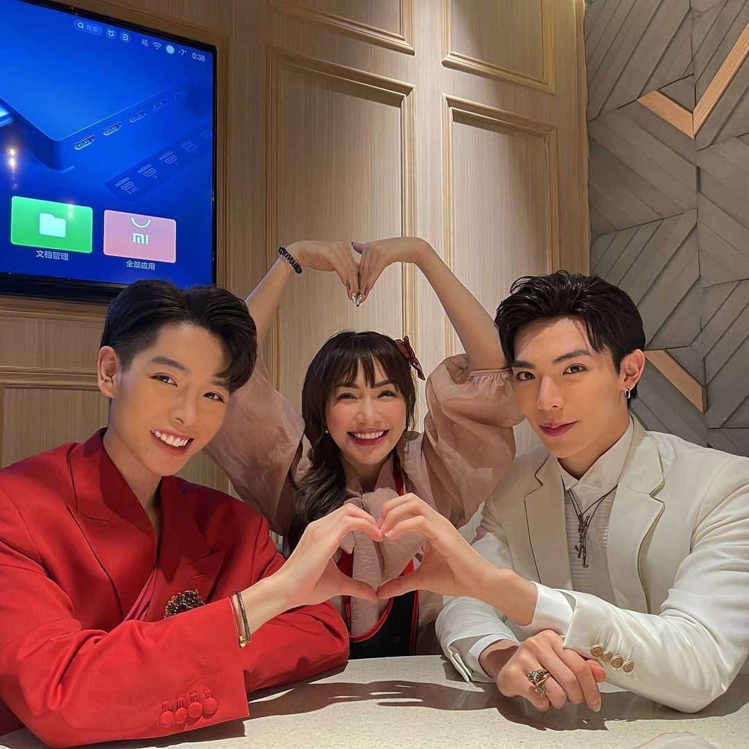 Hòa Minzy, Đức Phúc, Erik lần đầu lộ diện cùng nhau sau nghi vấn lục đục nội bộ, hãm hại nhau 2 Hòa Minzy, Đức Phúc, Erik lần đầu lộ diện cùng nhau sau nghi vấn lục đục nội bộ, hãm hại nhau 2