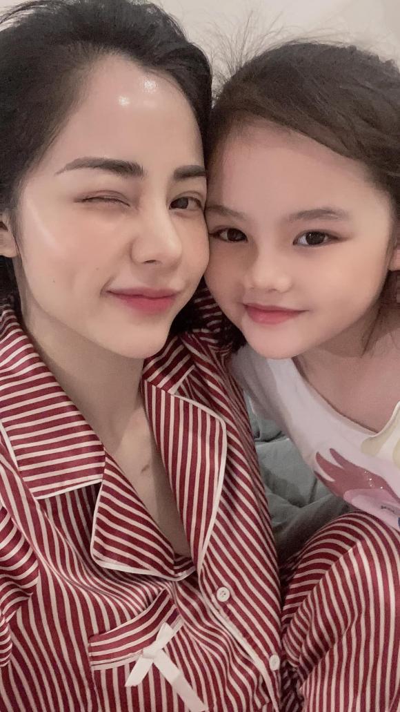 Chỉ một chi tiết Bạch Lan Phương đã hé lộ mối quan hệ giữa Huỳnh Anh và con riêng, có như mọi người vẫn nghĩ? 2 Chỉ một chi tiết Bạch Lan Phương đã hé lộ mối quan hệ giữa Huỳnh Anh và con riêng, có như mọi người vẫn nghĩ? 2