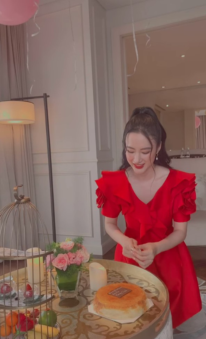 Angela Phương Trinh tái xuất với vẻ đẹp mê đắm lòng người sau thời gian dài ăn chay trường 3 Angela Phương Trinh tái xuất với vẻ đẹp mê đắm lòng người sau thời gian dài ăn chay trường 3