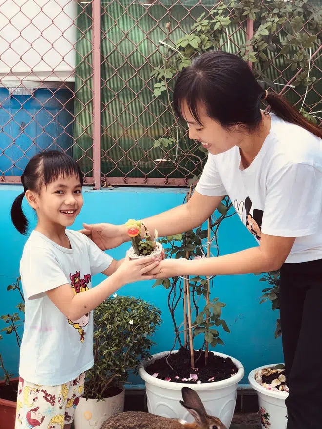 Cuộc sống của em bé Mường Lát không mặc quần áo, ngồi ven đường co ro giữa trời lạnh giờ đây ra sao? 5 Cuộc sống của em bé Mường Lát không mặc quần áo, ngồi ven đường co ro giữa trời lạnh giờ đây ra sao? 5