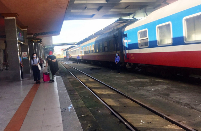 Bến xe, ga tàu đìu hiu chưa từng có trong những ngày cận kề Tết Nguyên đán 3 Bến xe, ga tàu đìu hiu chưa từng có trong những ngày cận kề Tết Nguyên đán 3