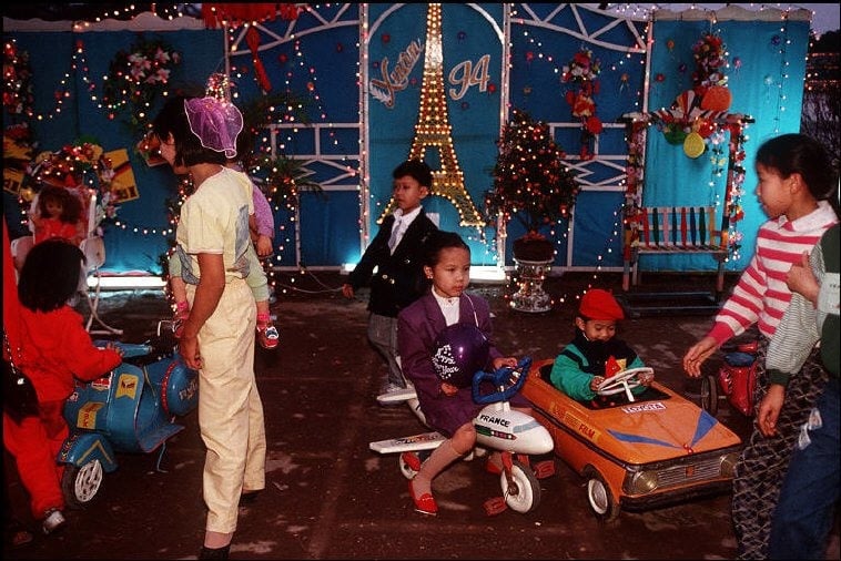 Bồi hồi nhớ lại Tết Hà Nội năm 1994 thông qua bức ảnh của nhiếp ảnh gia người Pháp 5 Bồi hồi nhớ lại Tết Hà Nội năm 1994 thông qua bức ảnh của nhiếp ảnh gia người Pháp 5