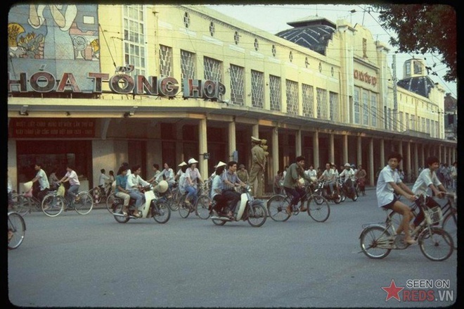Hồi tưởng lại mùa xuân của Thủ đô năm 1990 thông qua những bức ảnh nhuốm màu thời gian 7 Hồi tưởng lại mùa xuân của Thủ đô năm 1990 thông qua những bức ảnh nhuốm màu thời gian 7