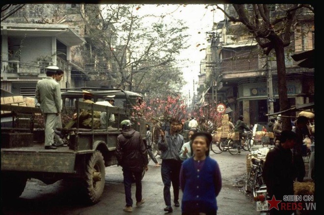 Hồi tưởng lại mùa xuân của Thủ đô năm 1990 thông qua những bức ảnh nhuốm màu thời gian 4 Hồi tưởng lại mùa xuân của Thủ đô năm 1990 thông qua những bức ảnh nhuốm màu thời gian 4