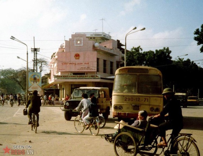 Hồi tưởng lại mùa xuân của Thủ đô năm 1990 thông qua những bức ảnh nhuốm màu thời gian 1 Hồi tưởng lại mùa xuân của Thủ đô năm 1990 thông qua những bức ảnh nhuốm màu thời gian 1