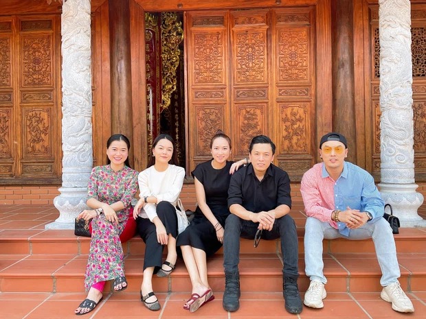 Lâm Vỹ Dạ nghẹn ngào ngày đầu năm tưởng nhớ Chí Tài và thắp hương tổ nghề tại đền thờ 100 tỷ đồng của Hoài Linh 3 Lâm Vỹ Dạ nghẹn ngào ngày đầu năm tưởng nhớ Chí Tài và thắp hương tổ nghề tại đền thờ 100 tỷ đồng của Hoài Linh 3